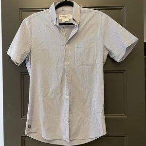 Men’s short sleeve Mizzen and Main button down: S